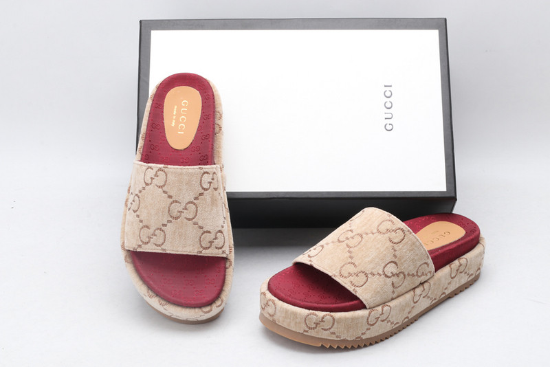 g*u*i sandals