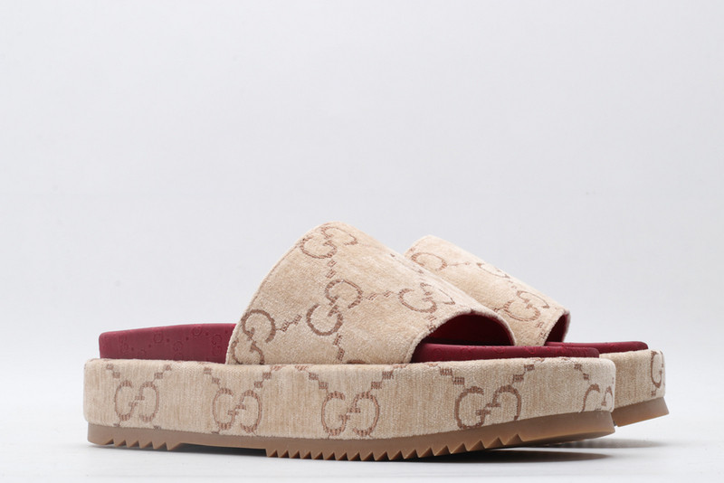 g*u*i sandals