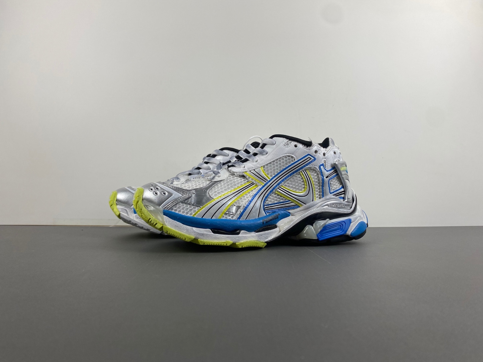 Ba*len*cia*ga runner sneaker