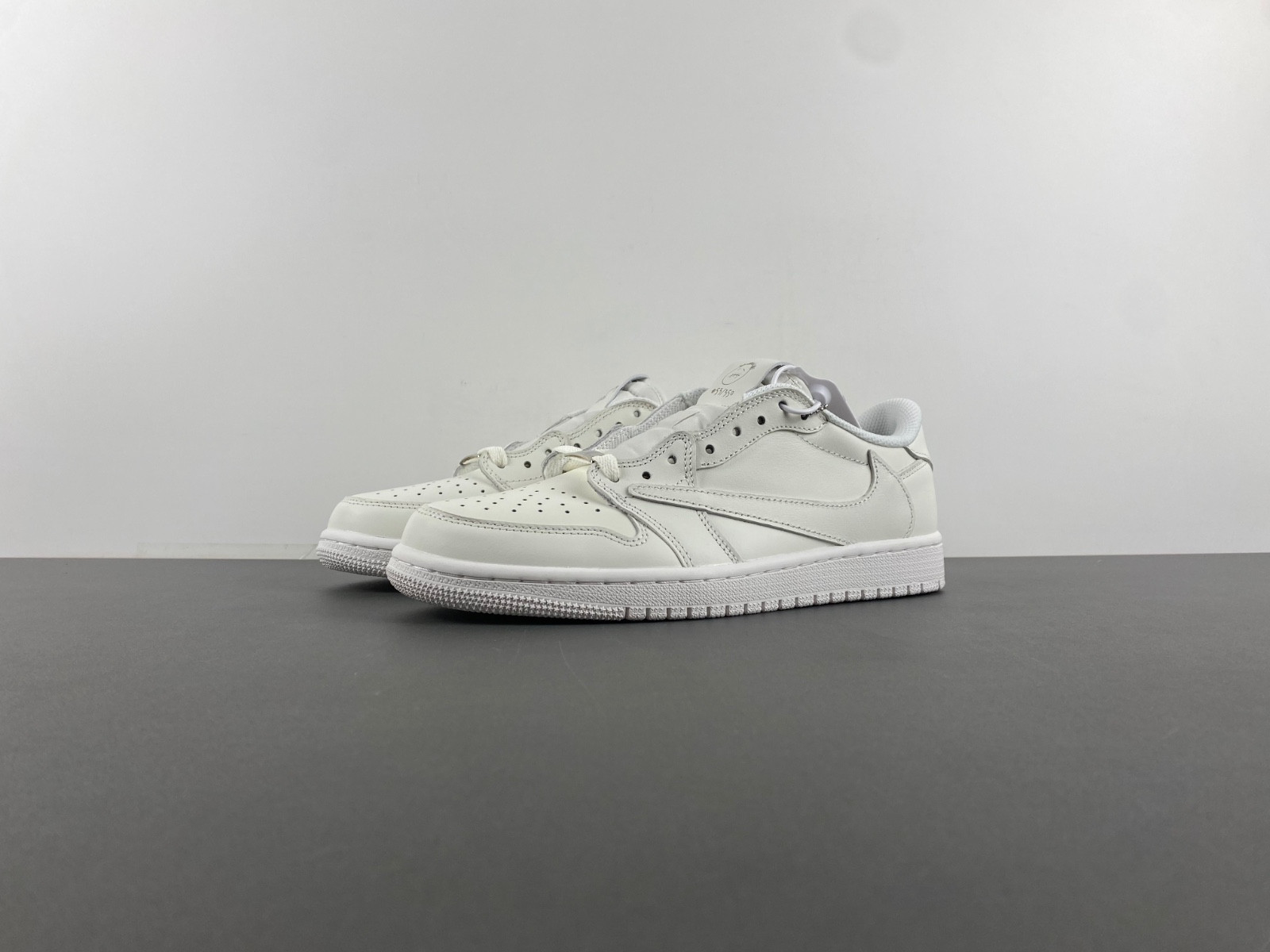 Travis Scott x Air Jordan 1 Low OG1228-111