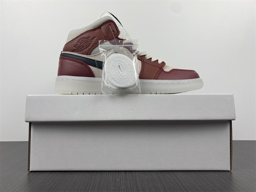 wmns air jordan 1 mid 