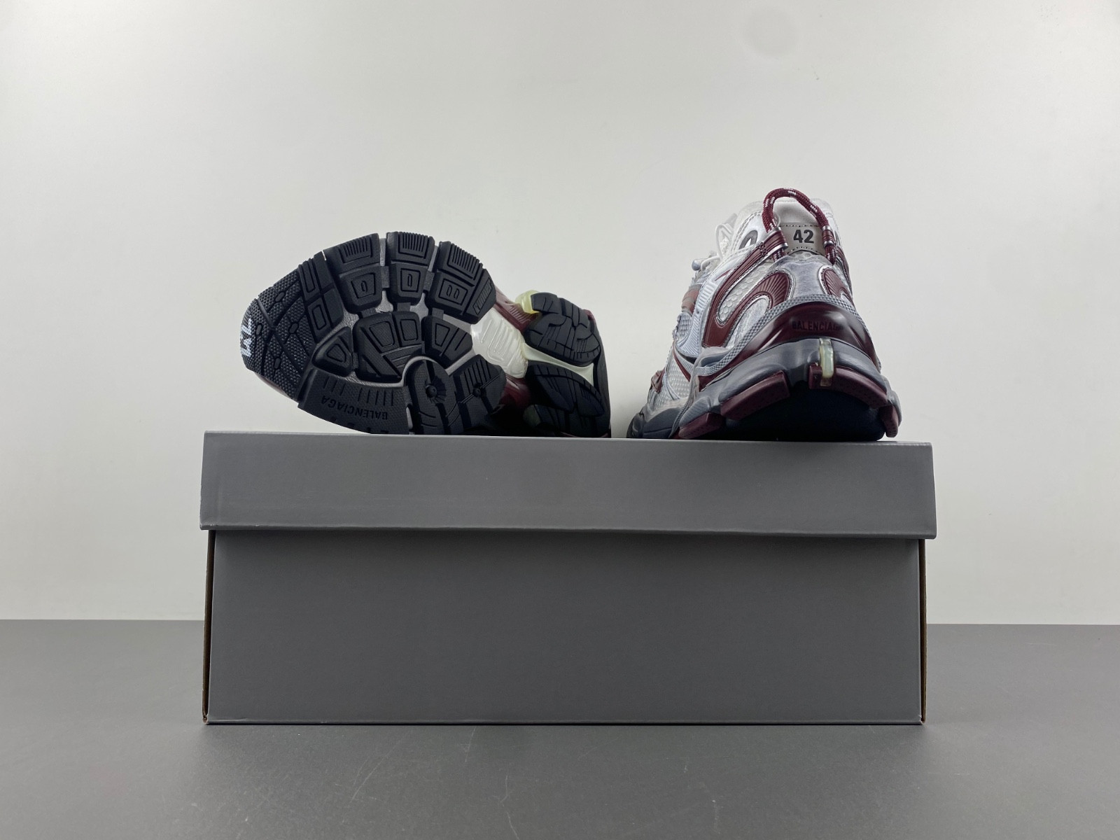 Ba*len*cia*ga runner sneaker