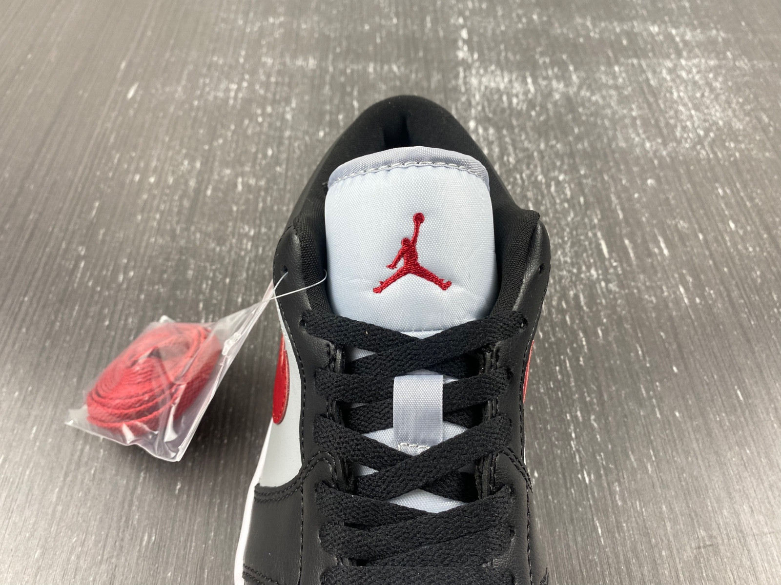 air jordan 1 low "black/grey/red" dc0774-062