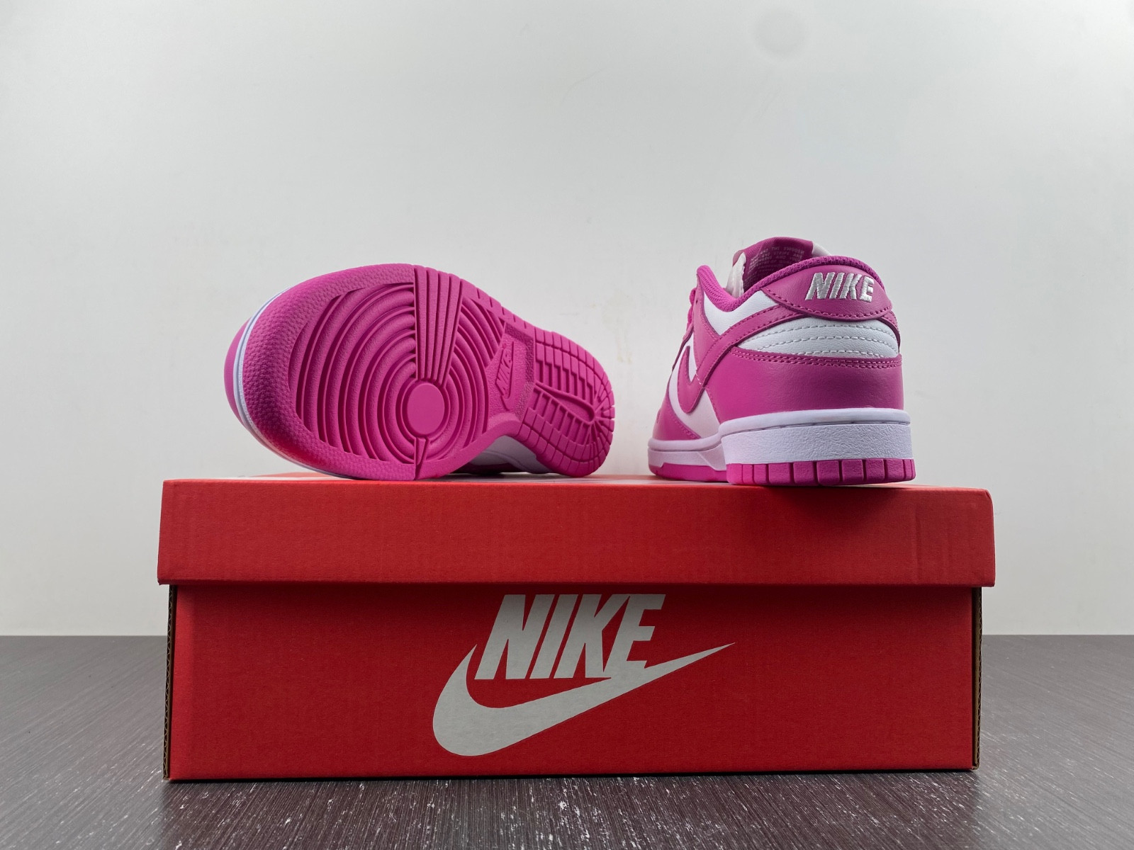 nike dunk low gs “active fuchsia” fj0704-100