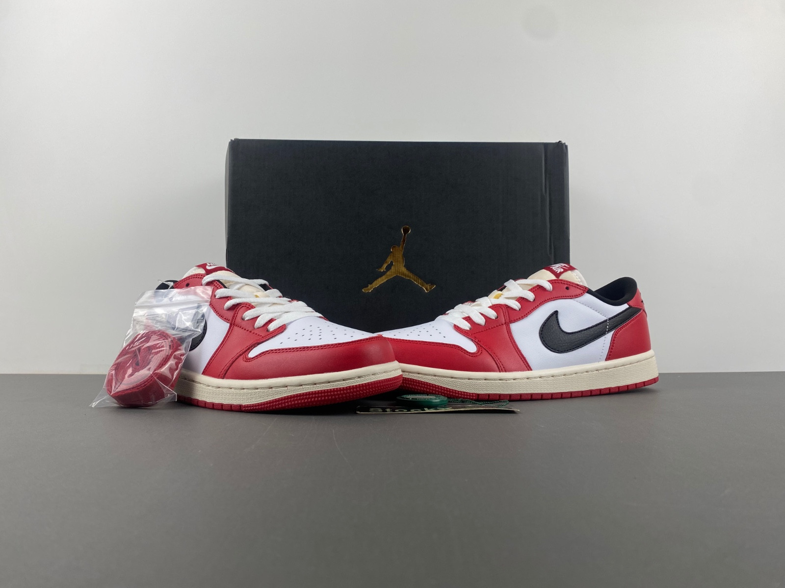 Air Jordan 1 Low OG “Chicago” HQ6998-600