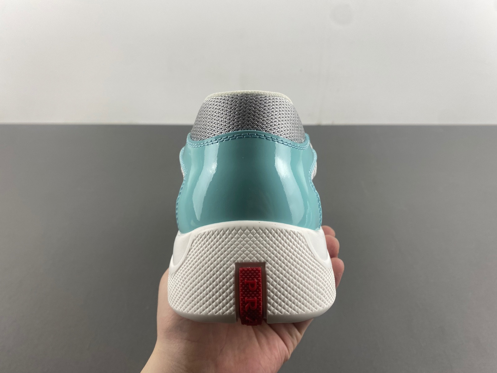 pr sneaker