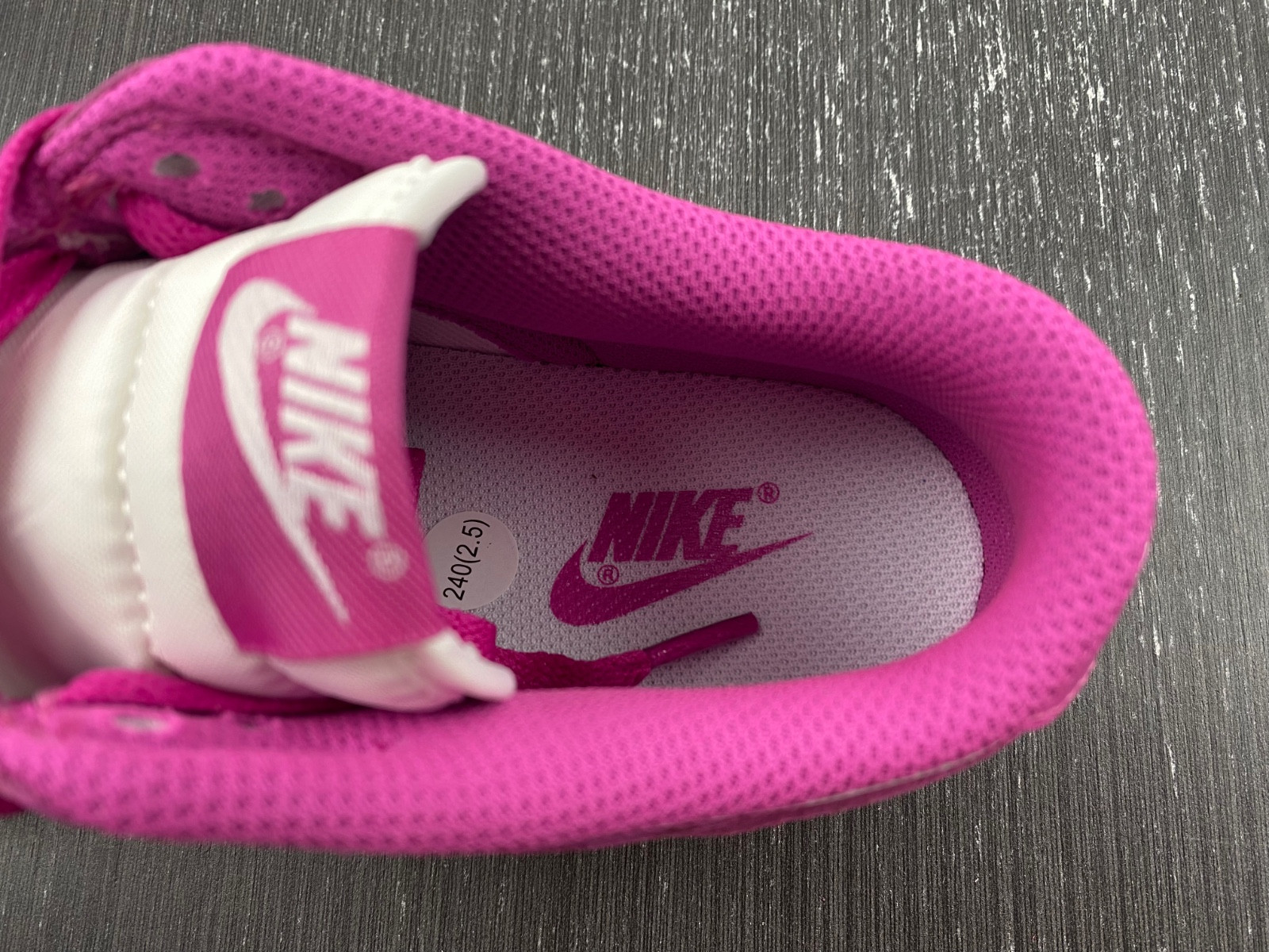 nike dunk low gs “active fuchsia” fj0704-100