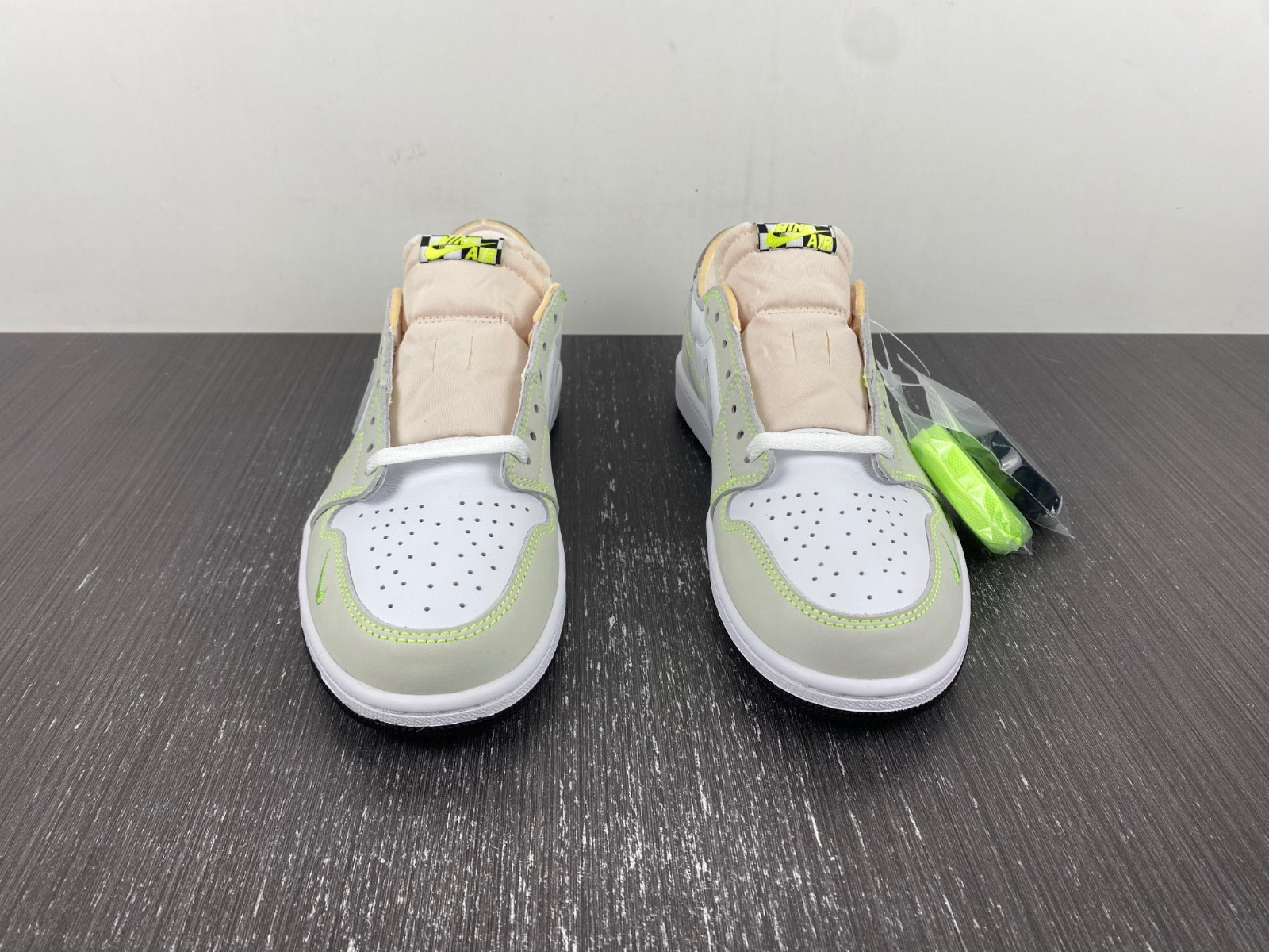 air jordan 1 low og "ghost green" dm7837-103
