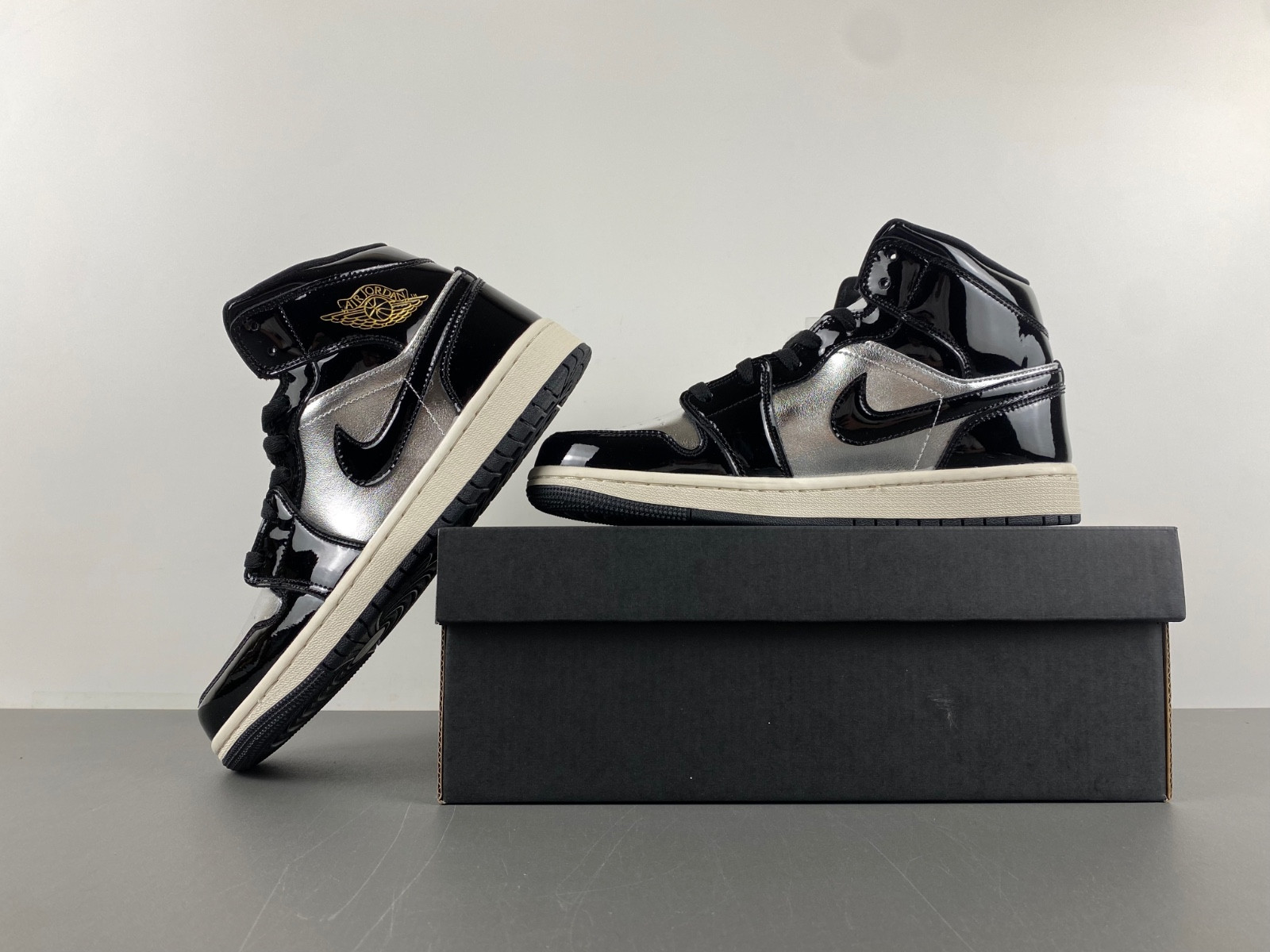 Air Jordan 1 Mid SE GS “Black/Metallic Silver” FZ3938-001