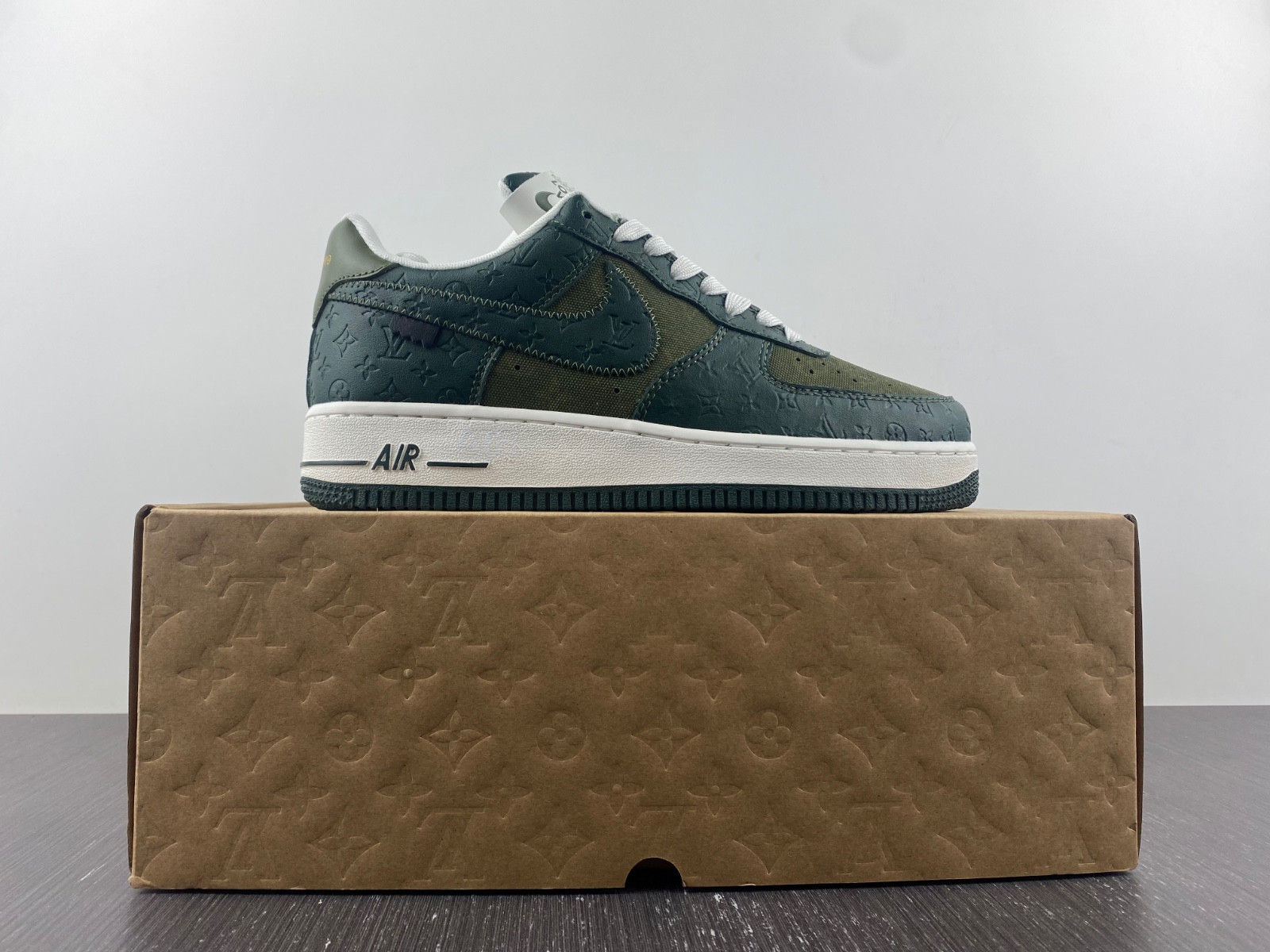 lvt x nike air force1