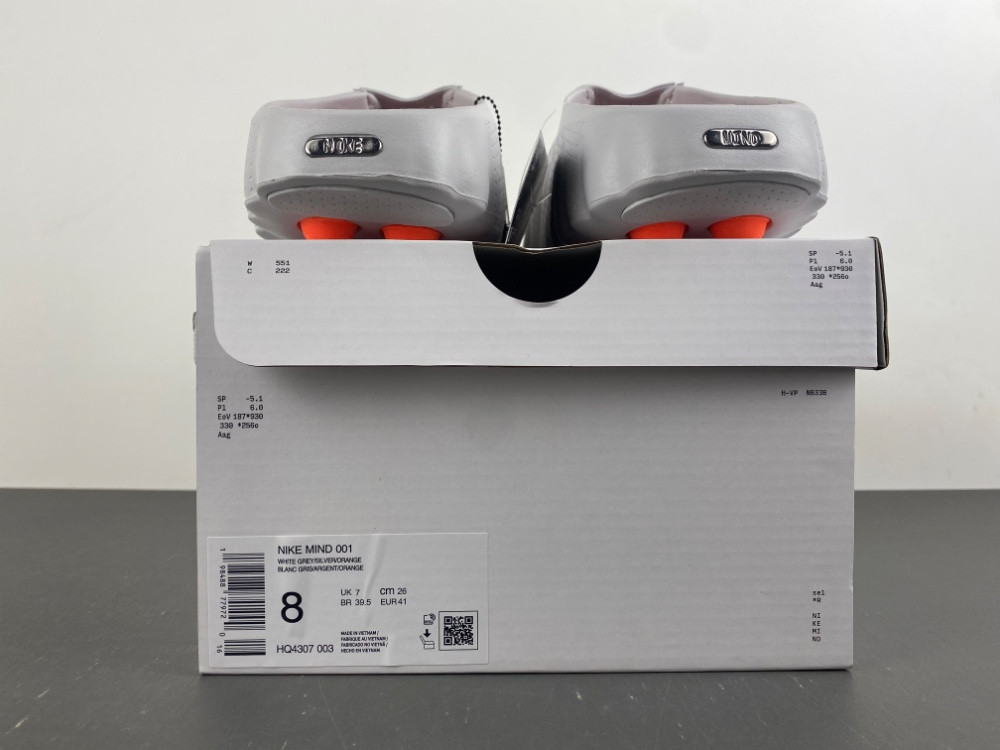 Nike Mind 001