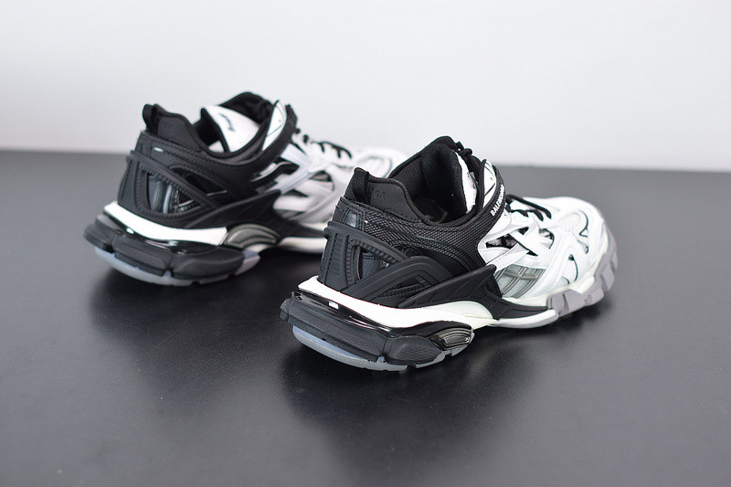 bc track sneaker