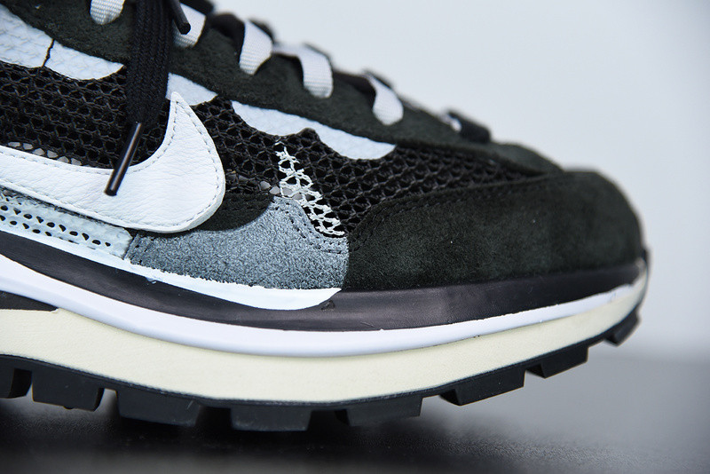 nike ldwaffle x sacai black white cv1363-001