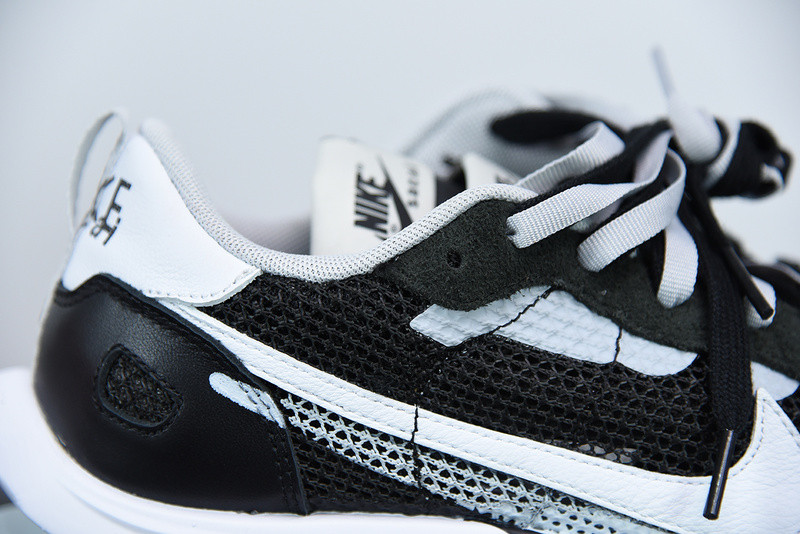 nike ldwaffle x sacai black white cv1363-001