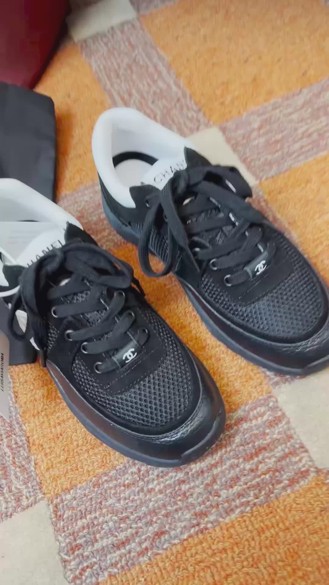 Ch**el sneaker