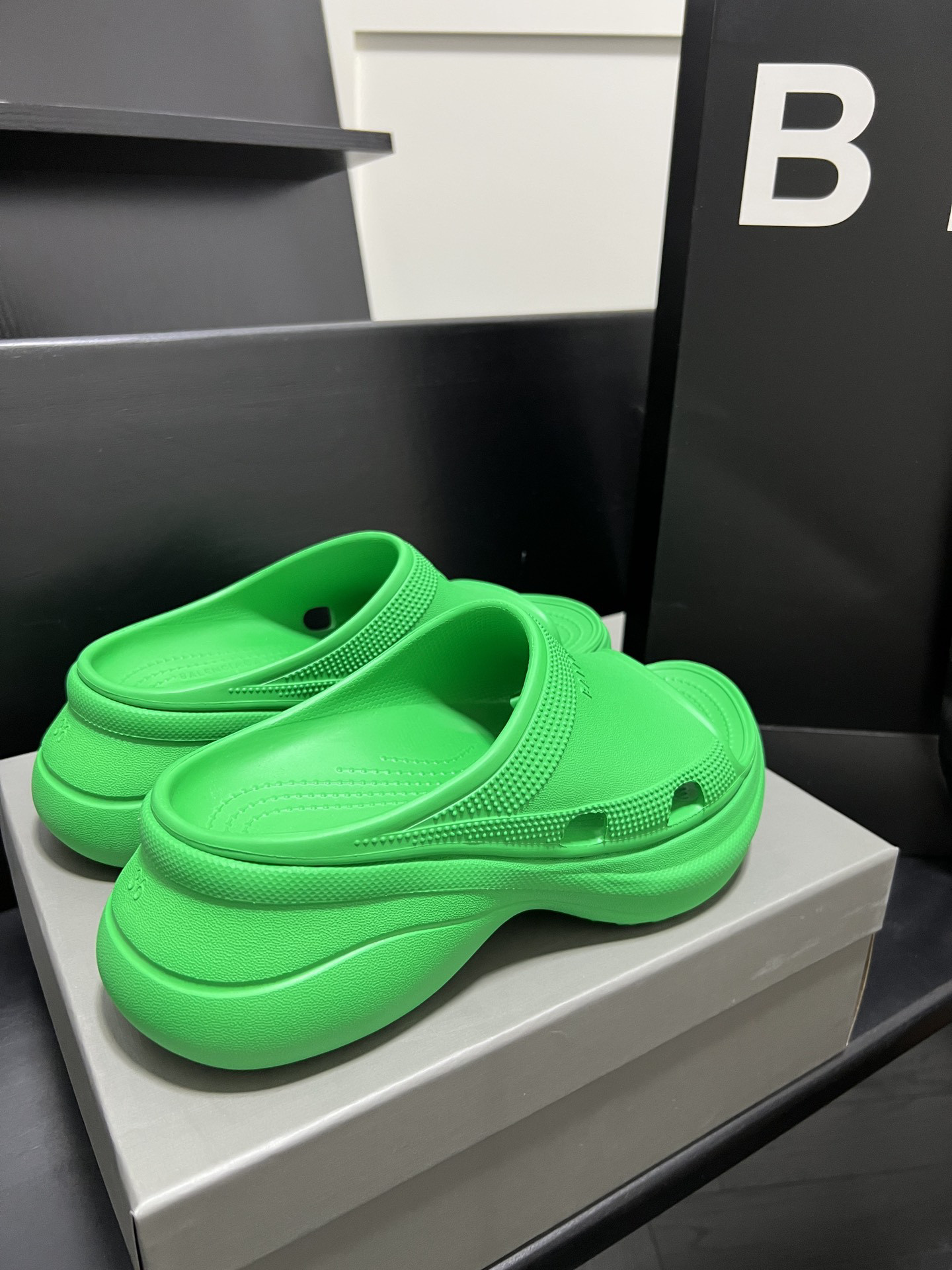 Ba1en*iaga slide