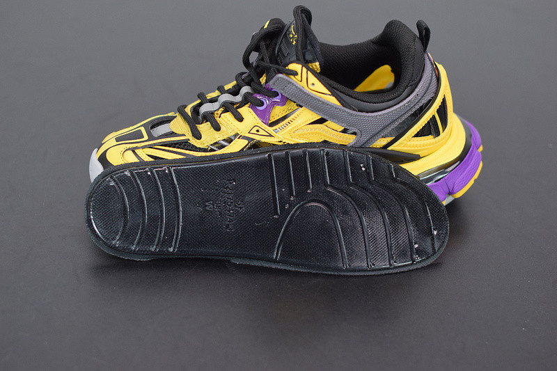 bc track sneaker