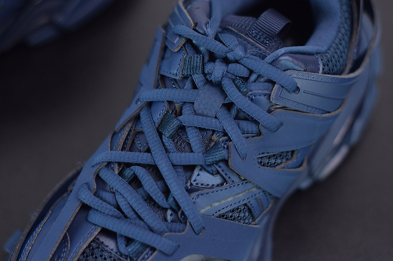 bc track sneaker