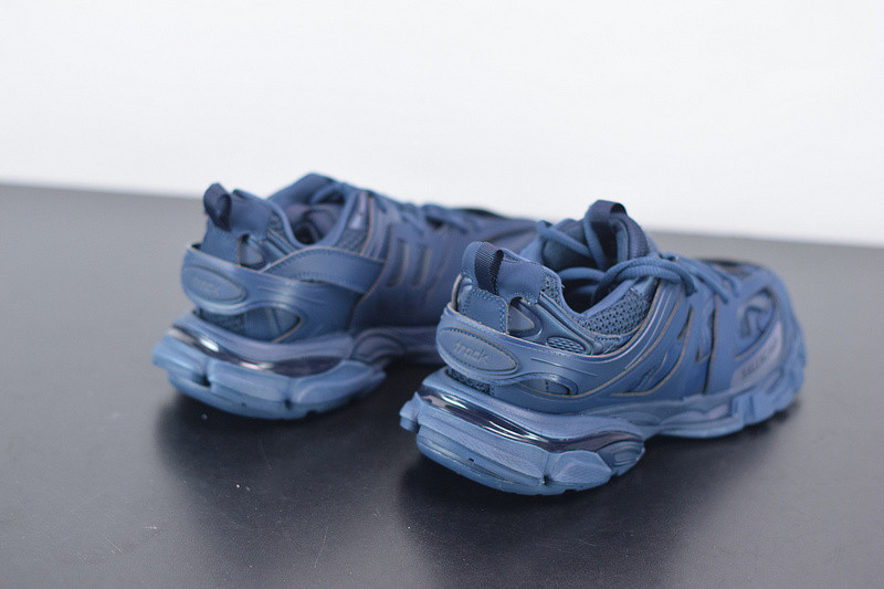 bc track sneaker