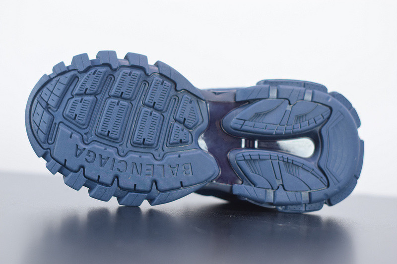 bc track sneaker