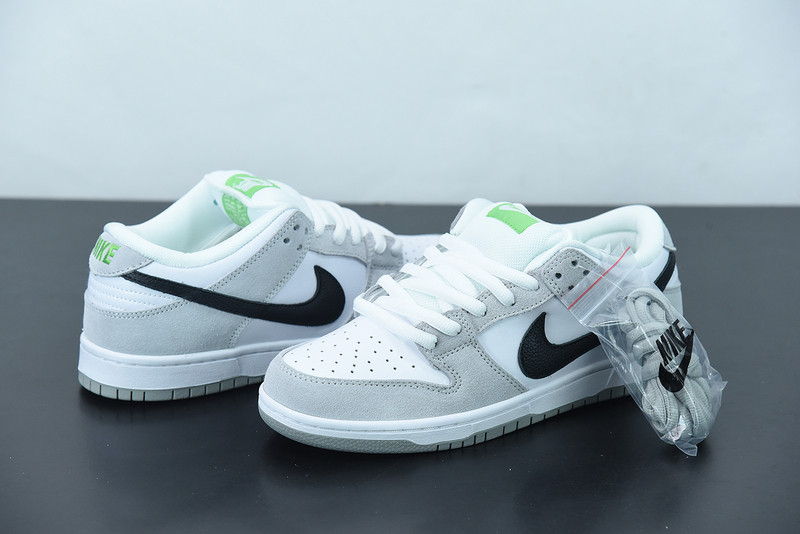 nike sb dunk low “chlorophyll” bq6817-011