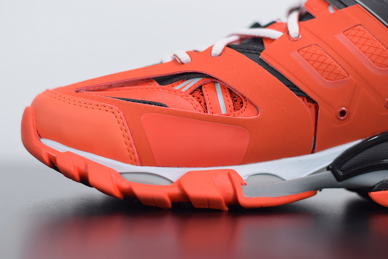 bc track sneaker