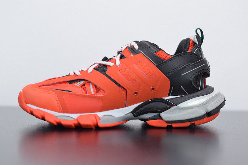bc track sneaker