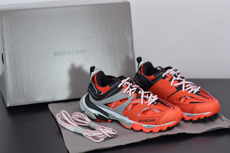 bc track sneaker