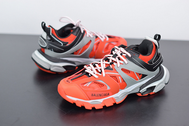 bc track sneaker