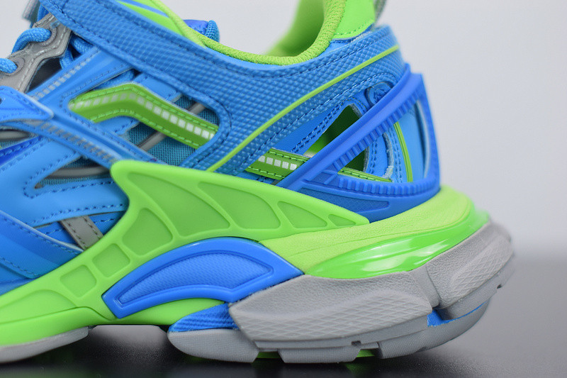 bc track sneaker