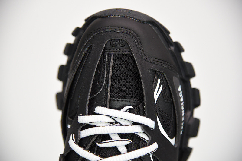 bc track sneaker