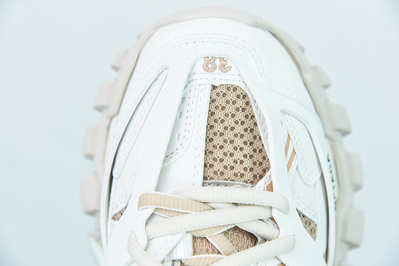 bc track sneaker