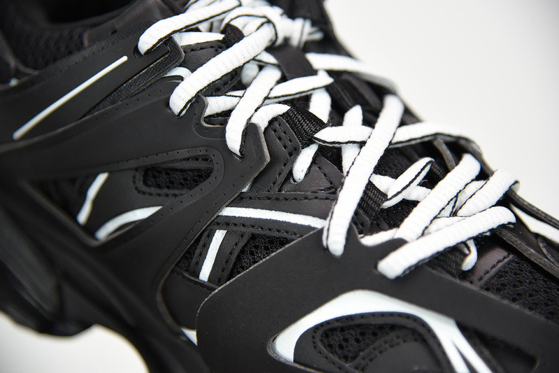 bc track sneaker