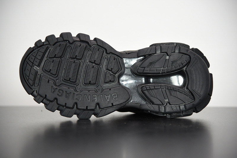 bc track sneaker
