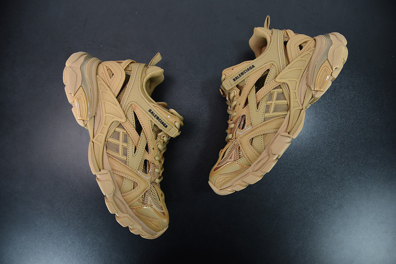 bc track sneaker
