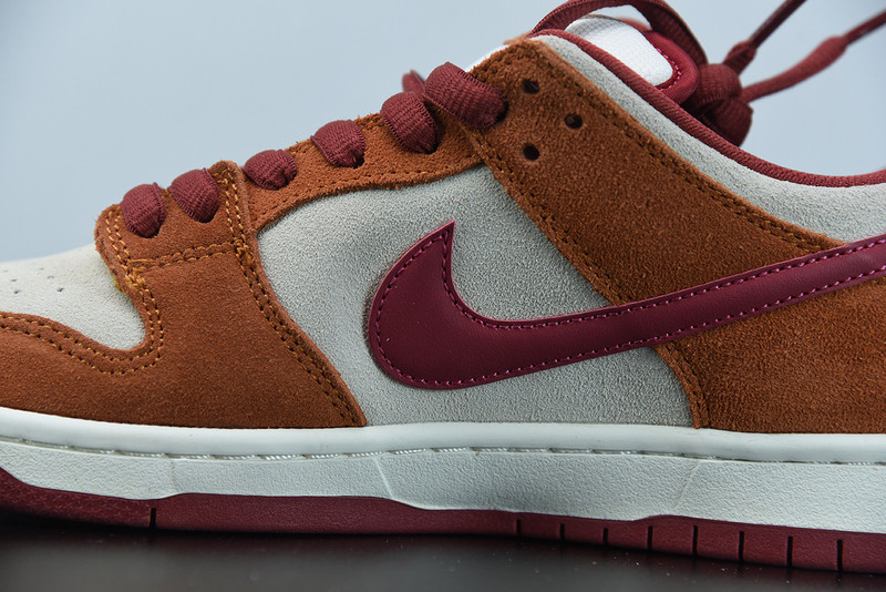 nike sb dunk low pro daek russet cedar bq6817-202