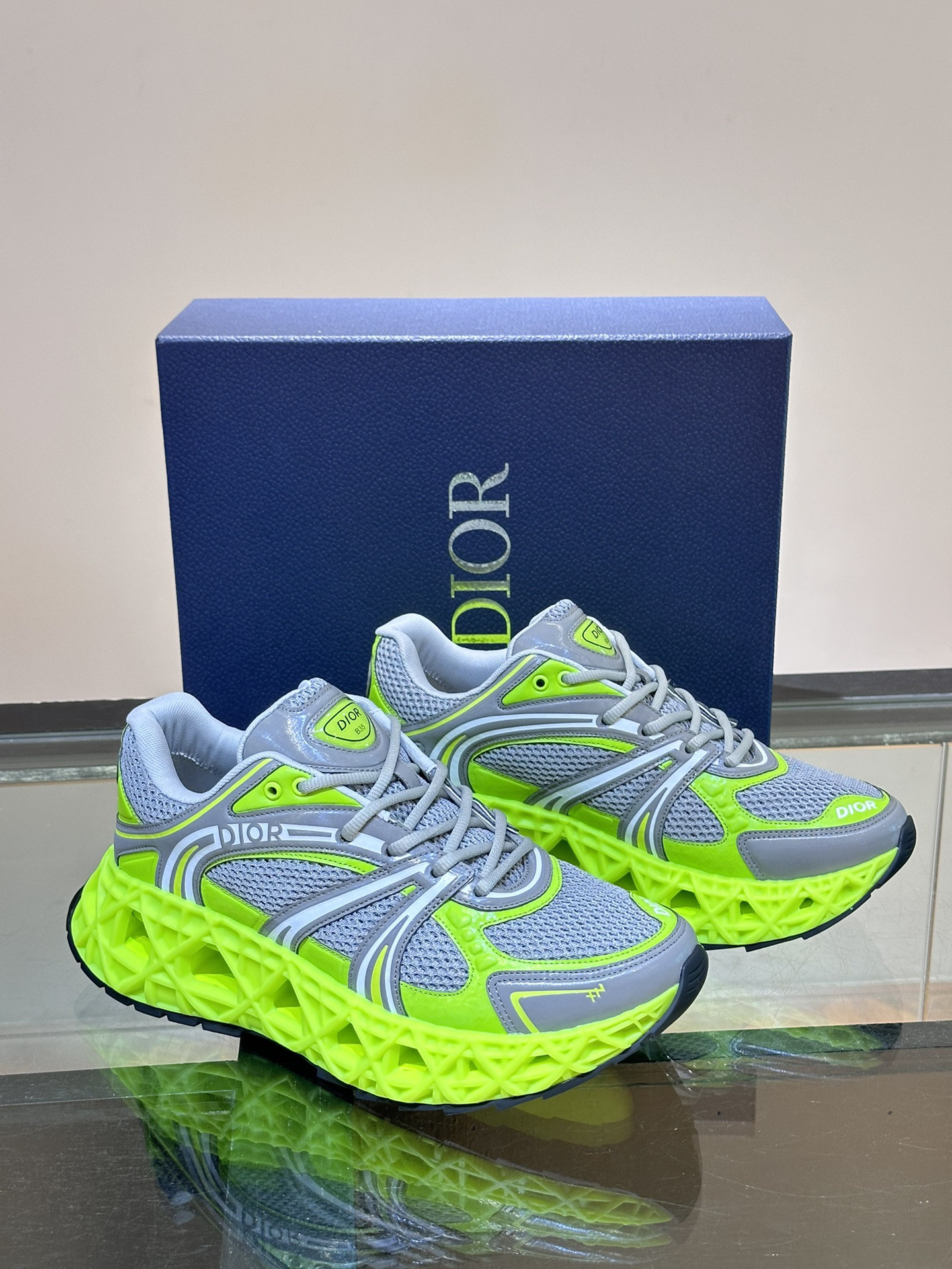 DIO* SNEAKER