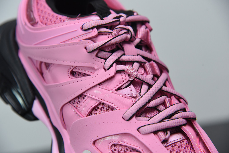 bc track sneaker