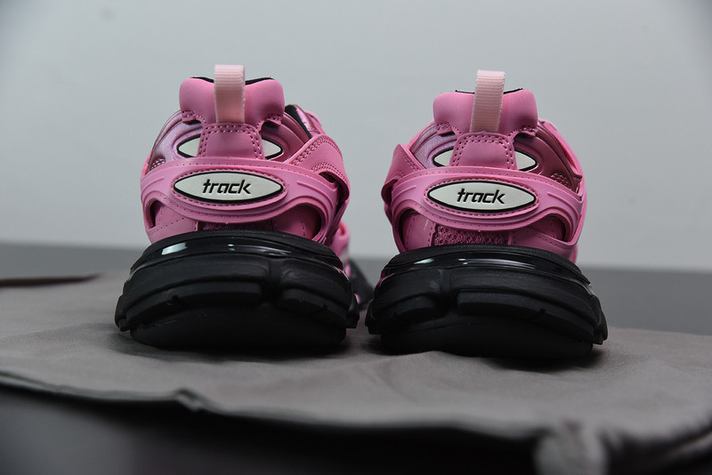 bc track sneaker