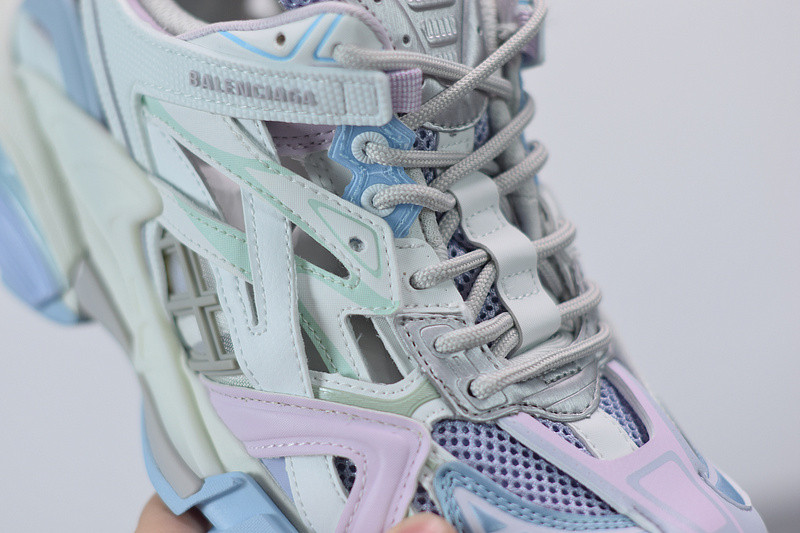 bc track sneaker