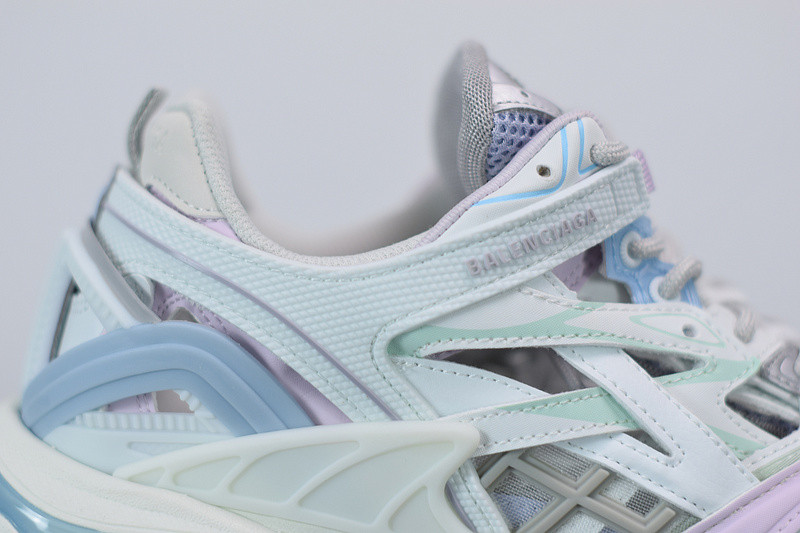 bc track sneaker