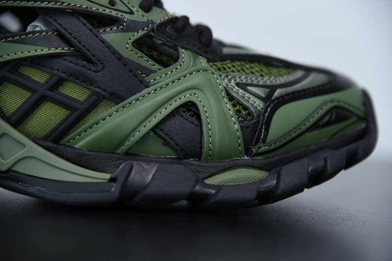 bc track sneaker