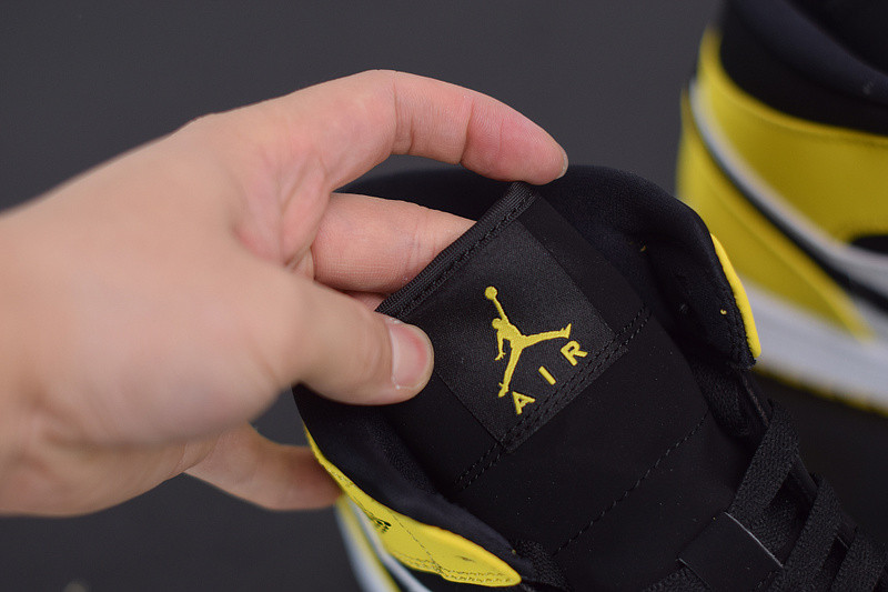 air jordan 1 mid se "yellow toe" 852542-071