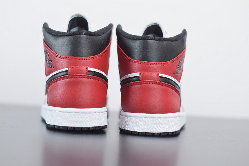 air jordan 1 mid “chicago black toe” 554724-069