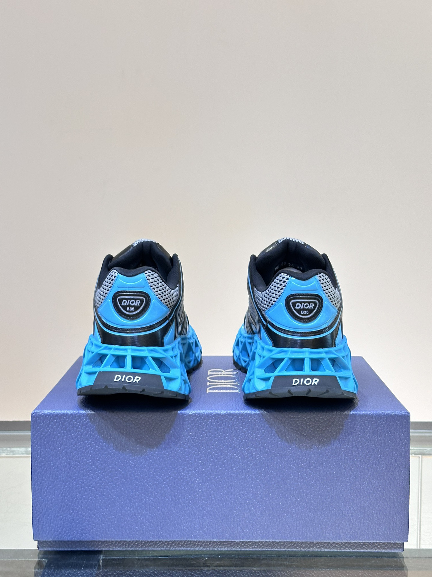 DIO* SNEAKER