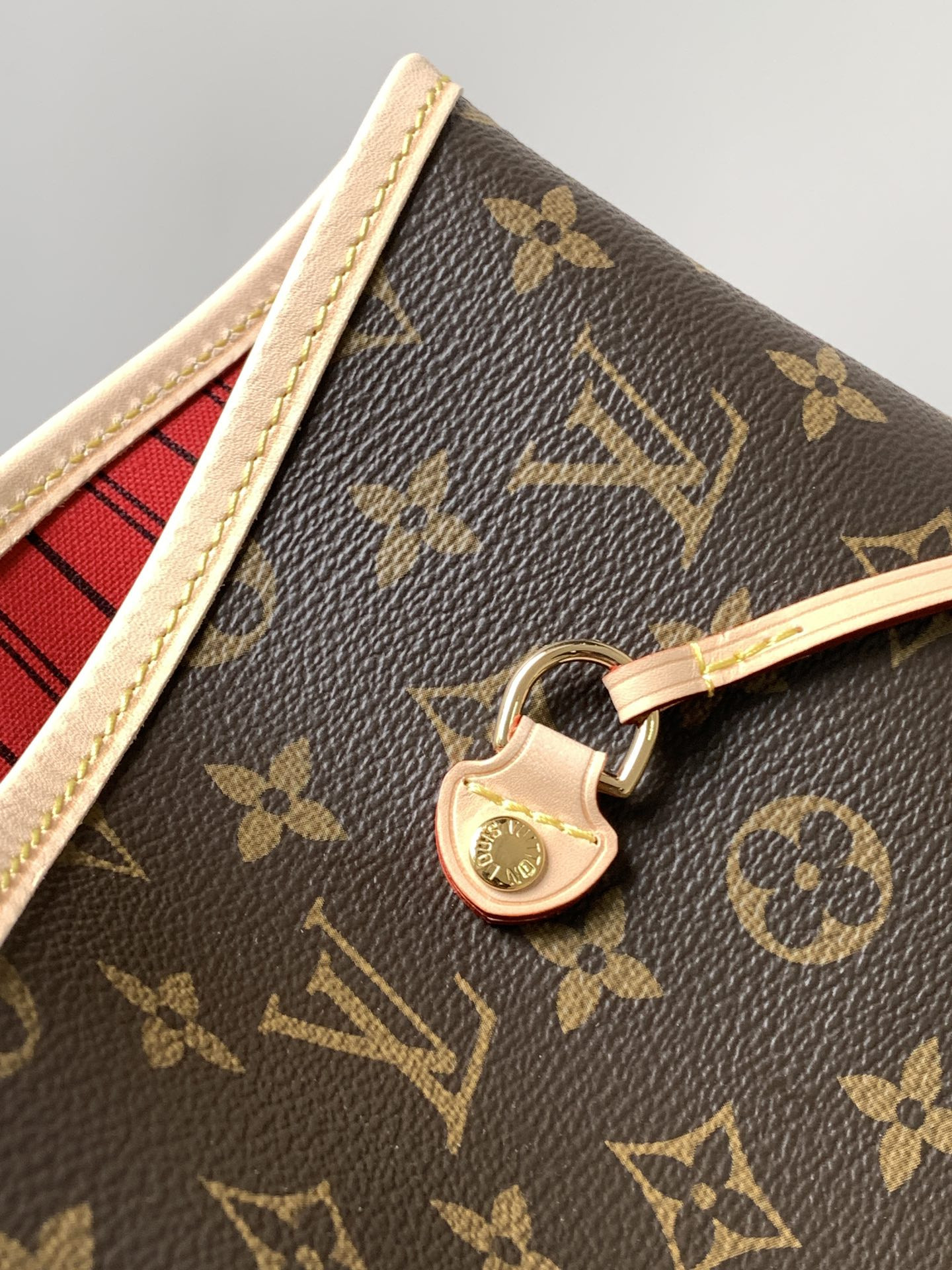 LVT PURSE GM