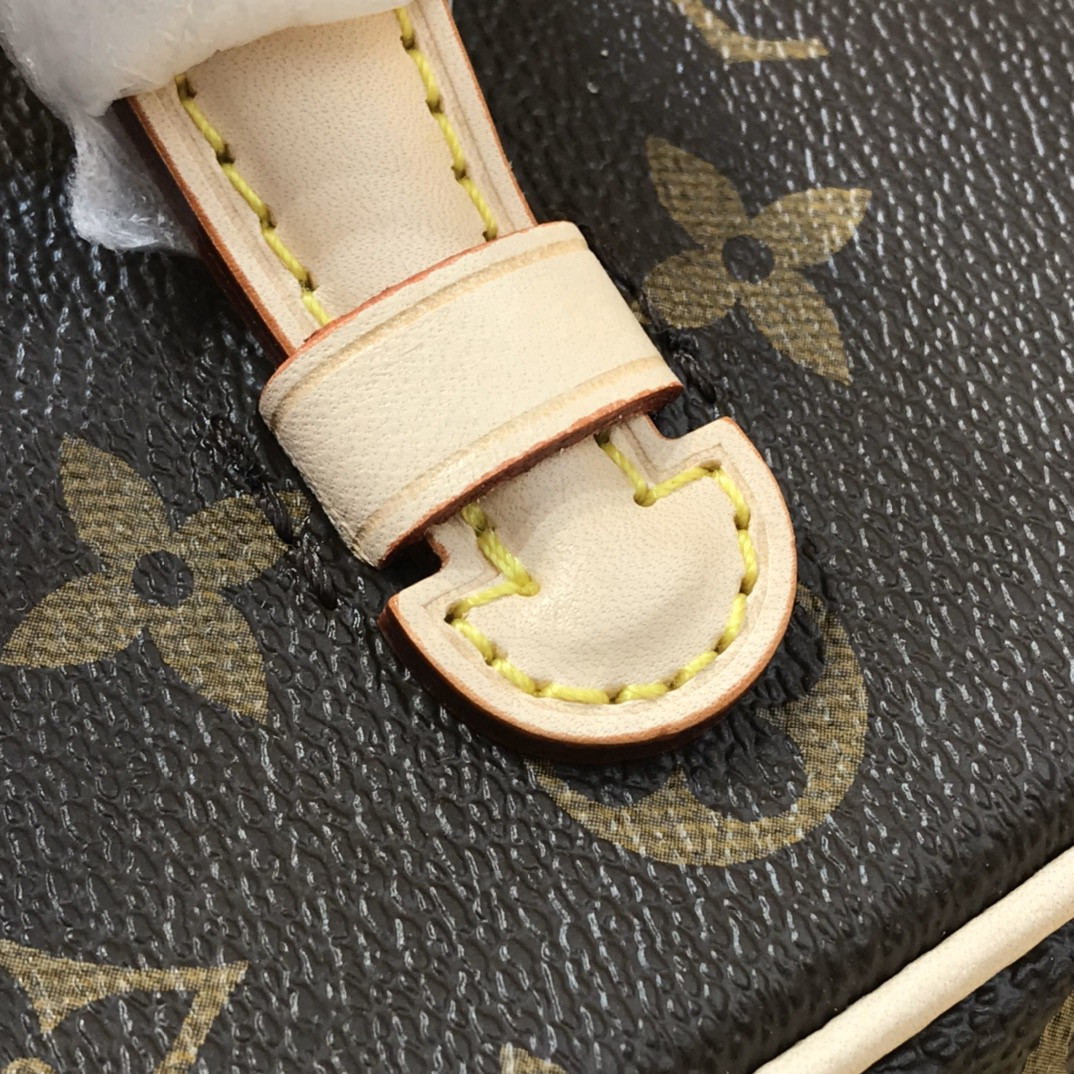 LVT PURSE GM