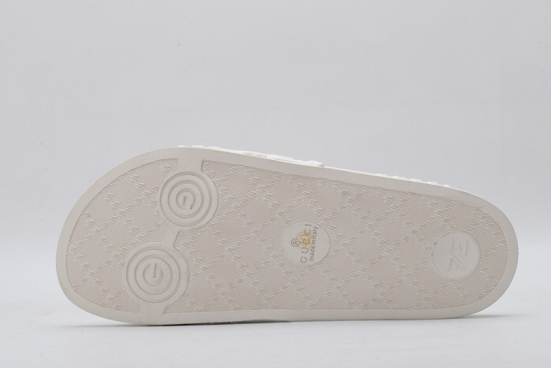 g*u*i sandals