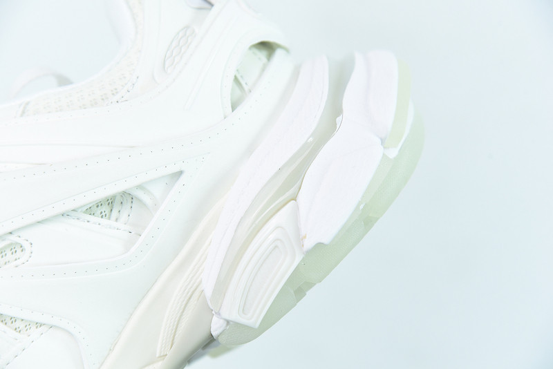 bc track sneaker