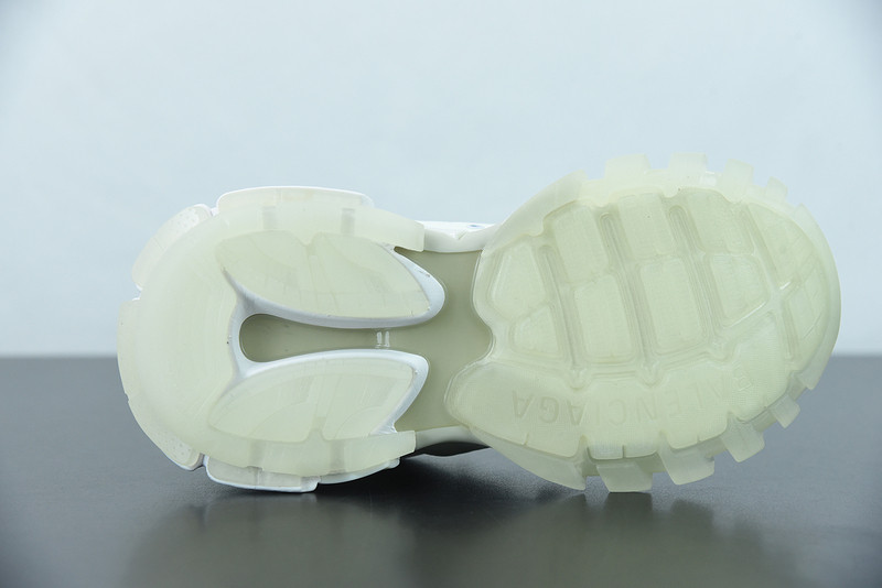 bc track sneaker